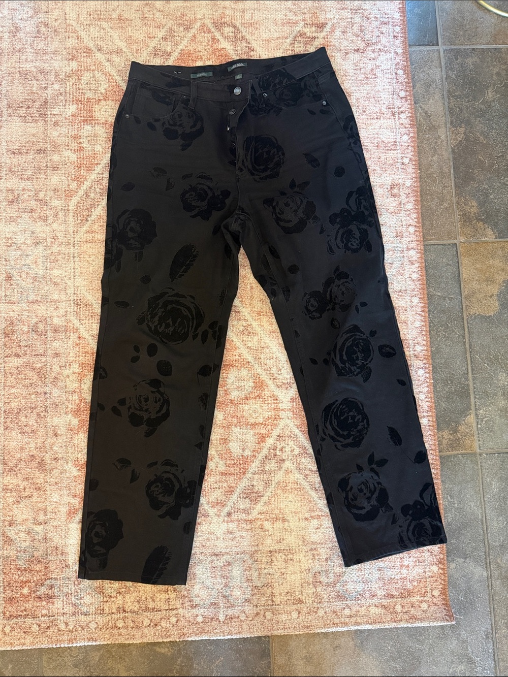 Black Floral-Print  Pants